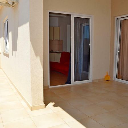 Apartmani Macak II Новаля Екстериор снимка