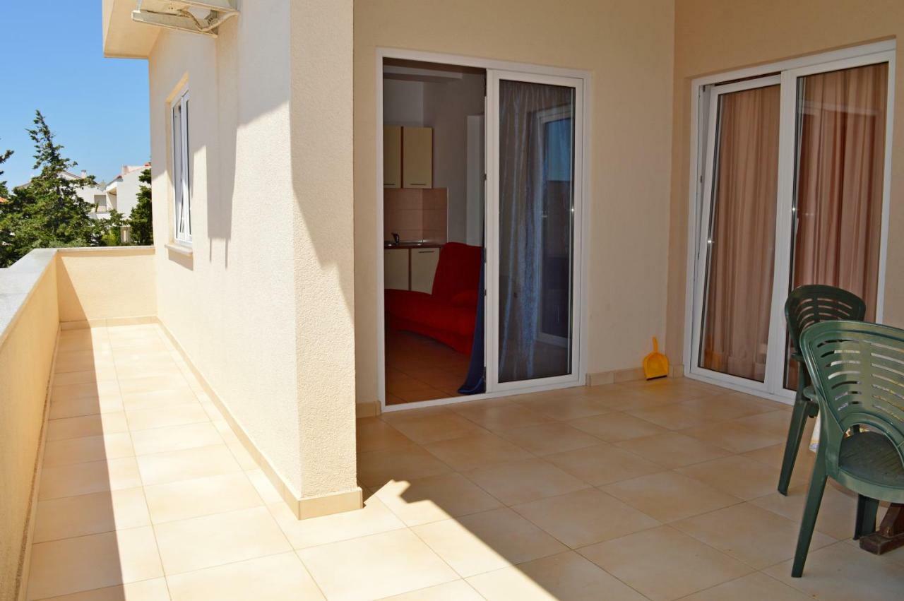 Apartmani Macak II Новаля Екстериор снимка