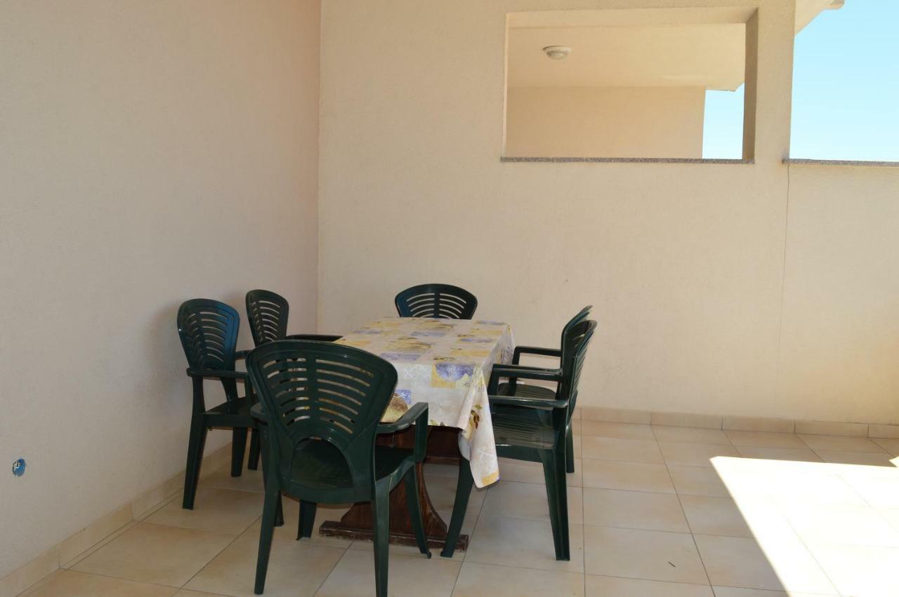 Apartmani Macak II Новаля Екстериор снимка