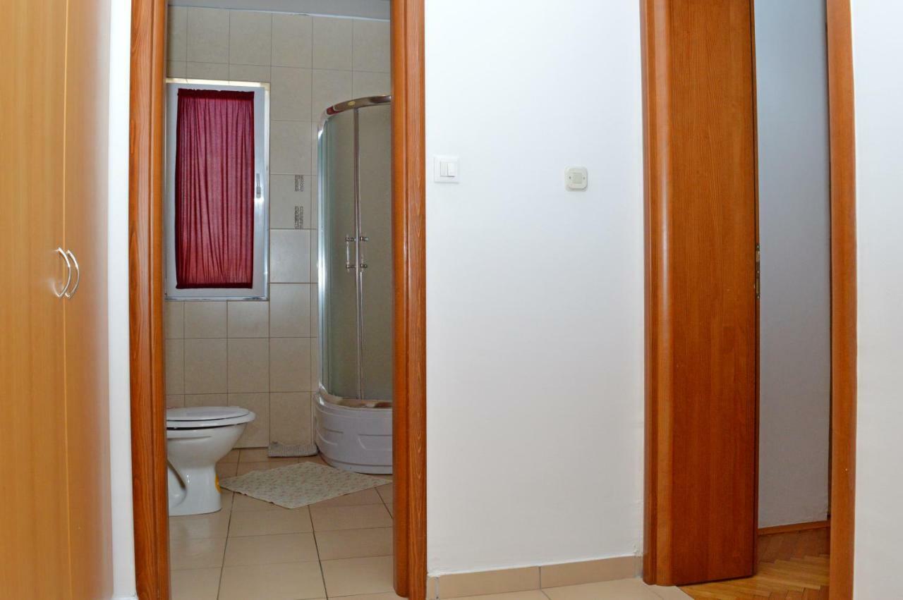 Apartmani Macak II Новаля Екстериор снимка