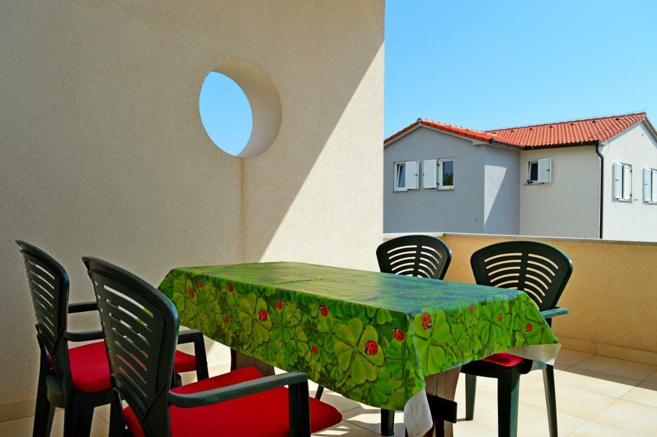Apartmani Macak II Новаля Екстериор снимка