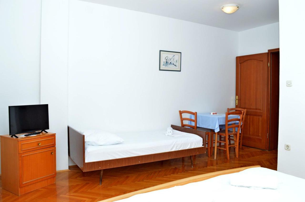 Apartmani Macak II Новаля Екстериор снимка