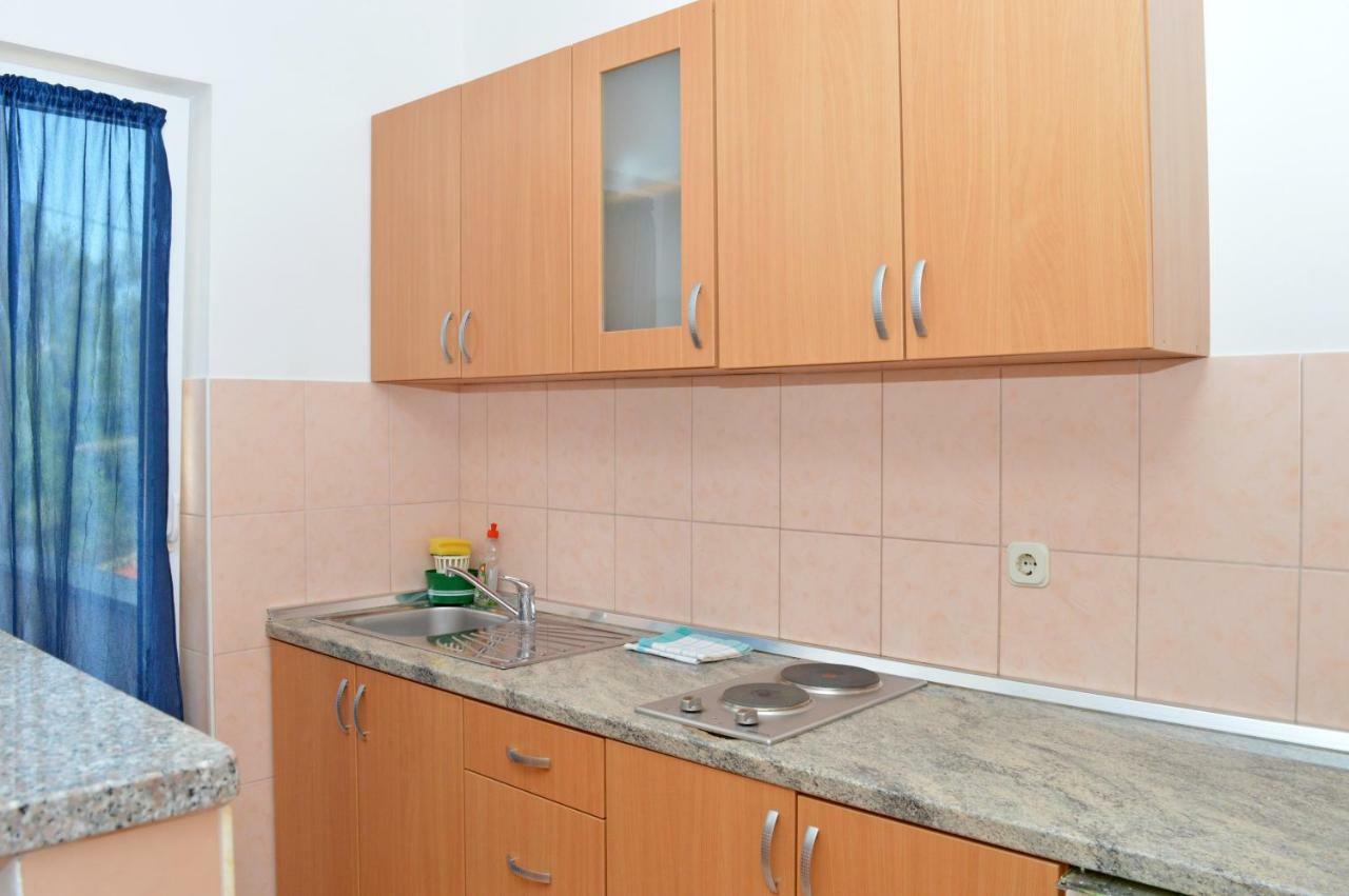 Apartmani Macak II Новаля Екстериор снимка